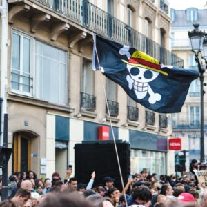 Revolucionári generácie Z na celom svete majú spoločný symbol: pirátsku vlajku z...