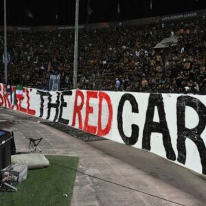 Ukážte Izraelu červenú kartu! Európska liga začala protestmi, v Solúne sa diváci...