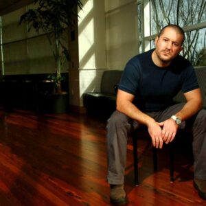 Jony Ive chcel kedysi odísť z Applu. Teraz vytvára nové silné spojenectvo so Sam...