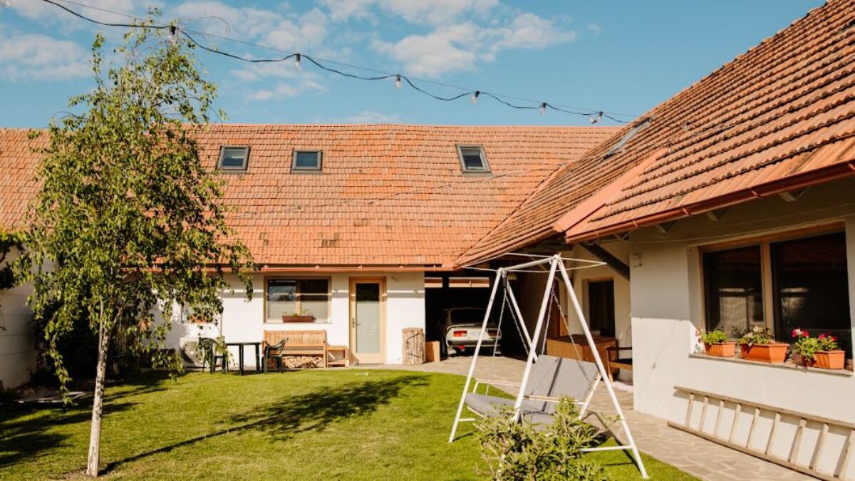 Z Austrálie kúpili dom, ktorý nikdy nevideli. Dnes majú v Z Austrálie kúpili dom, ktorý nikdy nevideli. Dnes majú v Pribiciach ťažkú pohodu.