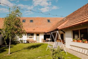 Z Austrálie kúpili dom, ktorý nikdy nevideli. Dnes majú v Pribiciach ťažkú pohod...