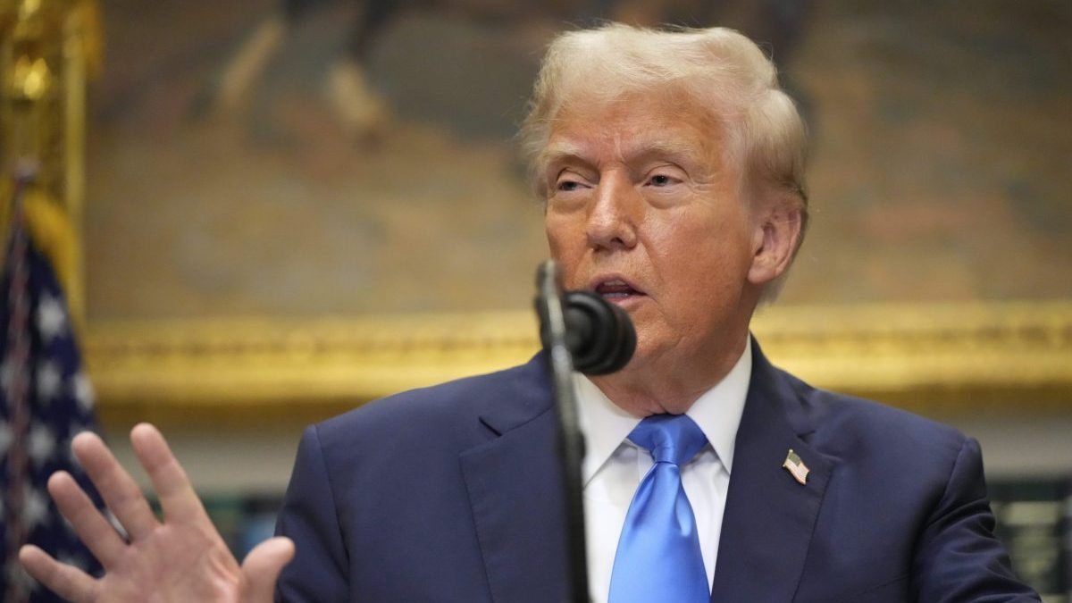 Trump697784-scaled-e1758603031729.jpg Trump podporil súvislosť medzi paracetamolom a autizmom.