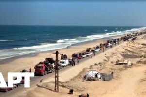 Kam ísť?: Tisíce Palestínčanov utekajú na juh pred izraelskou ofenzívou v Gaze.