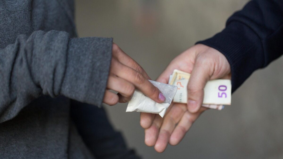 Len tak si šňupnúť. Tri príbehy ľudí, ktorým do života vstúpil kokaín