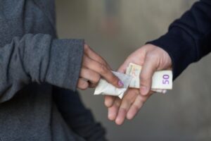 Len tak si šňupnúť. Tri príbehy ľudí, ktorým do života vstúpil kokaín