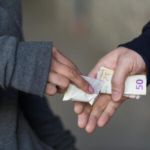 Len tak si šňupnúť. Tri príbehy ľudí, ktorým do života vstúpil kokaín