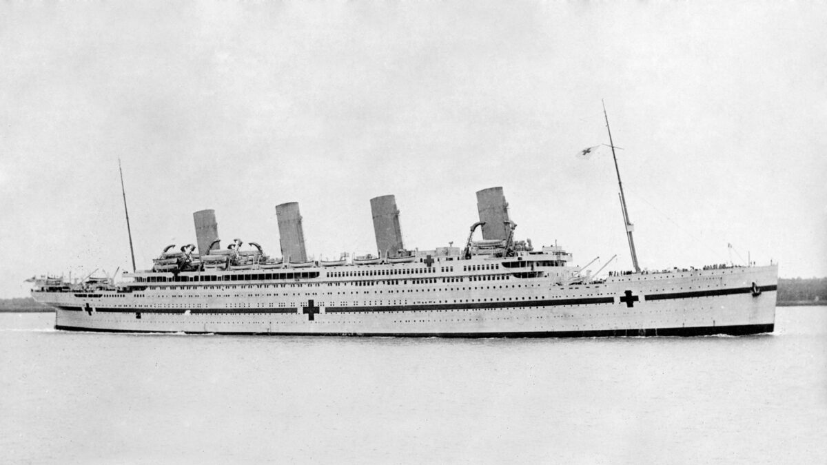 Potopila sa rýchlejšie ako Titanic. Príbeh sesterskej lode slávneho parníka pozná málokto.