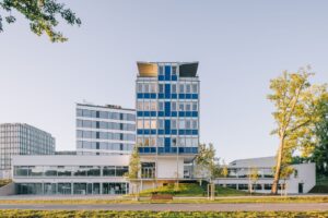 Architekti zachránili zabudnutý panelák. Roky oň nikto nestál, dnes opäť ožíva.