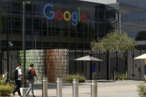 GettyImages-2226698932-e1758408764946.jpg Technologické spoločnosti varujú držiteľov víz H-1B, aby sa vyhýbali cestovaniu ...