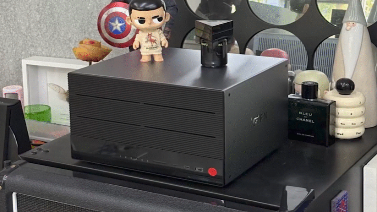 NAS s integrovanou UPS a obrovským úložiskom: Koľko bude stáť?