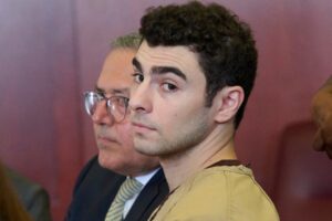 Advokáti Luigiho Mangioneho útočia na Pam Bondi za to, že z jeho zatknutia urobi...