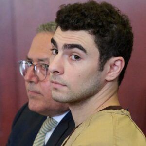 Advokáti Luigiho Mangioneho útočia na Pam Bondi za to, že z jeho zatknutia urobi...