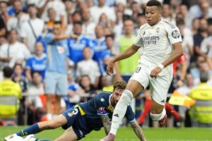 Real Madrid so 100% úspešnosťou, asistoval aj Mbappé. Girona dohrávala s deviati...