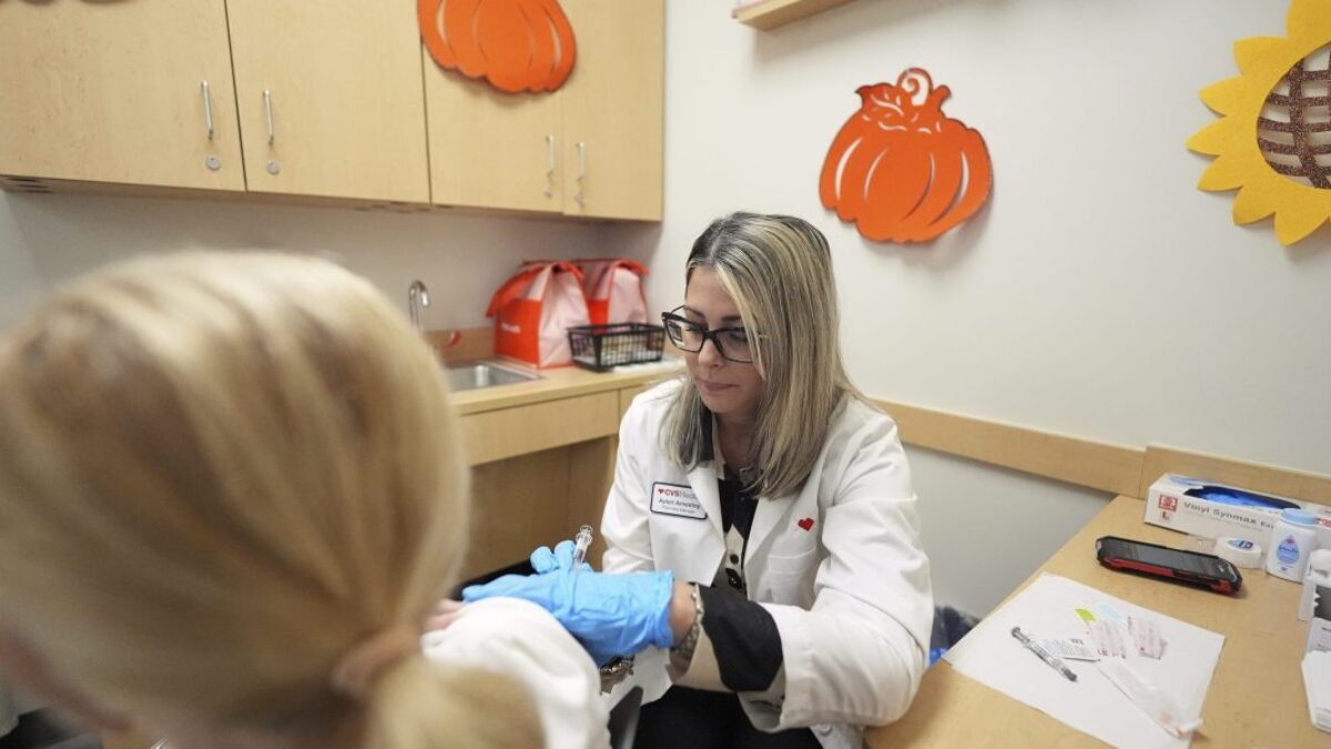 Ako sa dostať k novej vakcíne proti COVID-19 a neplatiť. Ako sa dostať k novej vakcíne proti COVID-19 a neplatiť.