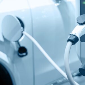 Dojezd 800 km na 12-minutové nabití? Nová baterie pro elektromobily by měla přin...