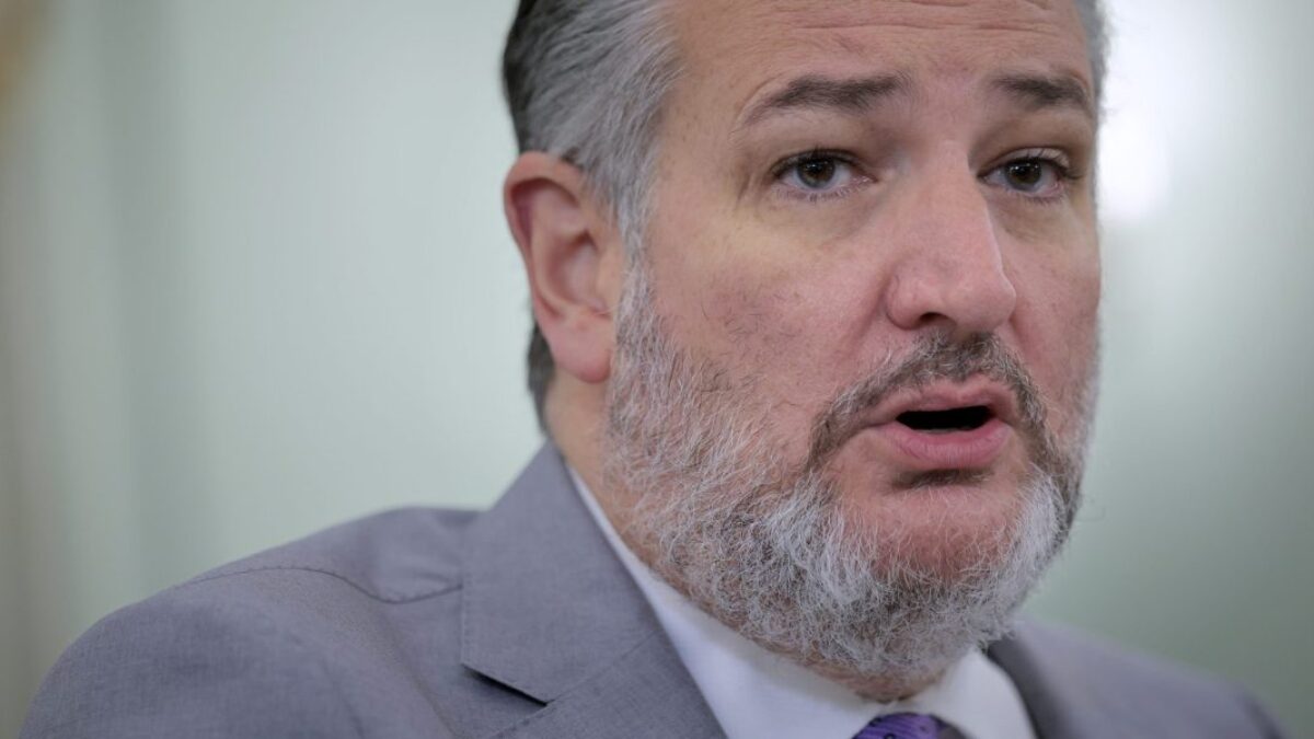 Ted Cruz odsudzuje „mafiánsky“ spôsob šéfa FCC, ako odstaviť Kimmela.
