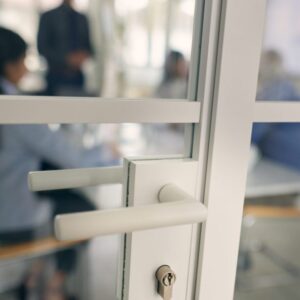 Väčšina riaditeľov priznáva, že nebudú zvyšovať investície v USA, pretože clá po...