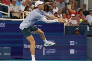 Raper obvinil Sinnera z Hitlerovho prízvuku, prípad prešetruje prokuratúra