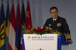 Čína tvrdí, že svet je na križovatke medzi mierom a vojnou.