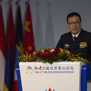 Čína tvrdí, že svet je na križovatke medzi mierom a vojnou.