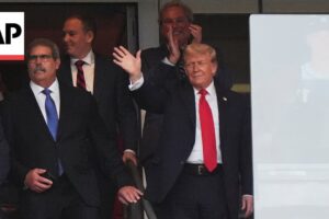 Trump prijatý potleskom a bučaním na zápase New York Yankees