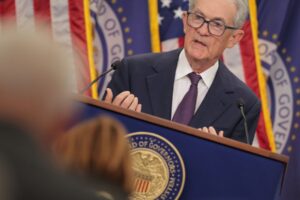 Jerome Powell varuje, že neexistuje „bezriziková cesta“ ako sa vyhnú...