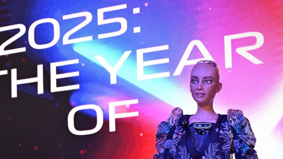 kosice_slovakiatech_forum1expo_003158997-scaled-e1758131007760.jpg Humanoid Sophia žiari na festivale Slovakia Tech v Košiciach ako názov.