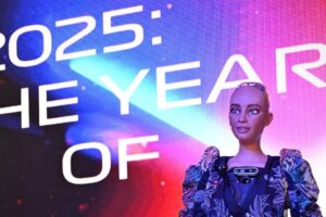 Humanoid Sophia žiari na festivale Slovakia Tech v Košiciach ako názov.