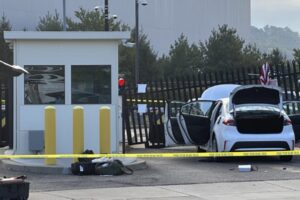 Auto narazilo do budovy FBI v Pittsburghu: Išlo o cielený útok na túto budovu.