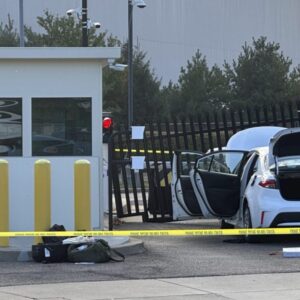 Auto narazilo do budovy FBI v Pittsburghu: Išlo o cielený útok na túto budovu.