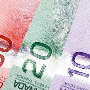 Kanadský dolár stabilný, zatiaľ čo BoC znížila sadzby podľa očakávaní, Fed sa do...