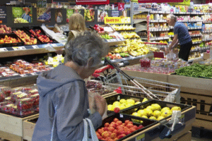 Slováci platia vysoké dane a dostávajú slabé služby, tvrdia analytici.