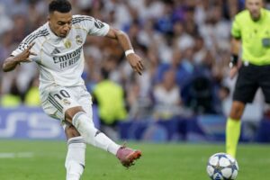 Ťažká šichta pre Real Madrid: Skrat Carvajala, dve penalty Mbappého. Historické ...