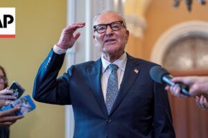 Chuck Schumer varuje pred zastavením činnosti vlády kvôli požiadavkám na zdravot...