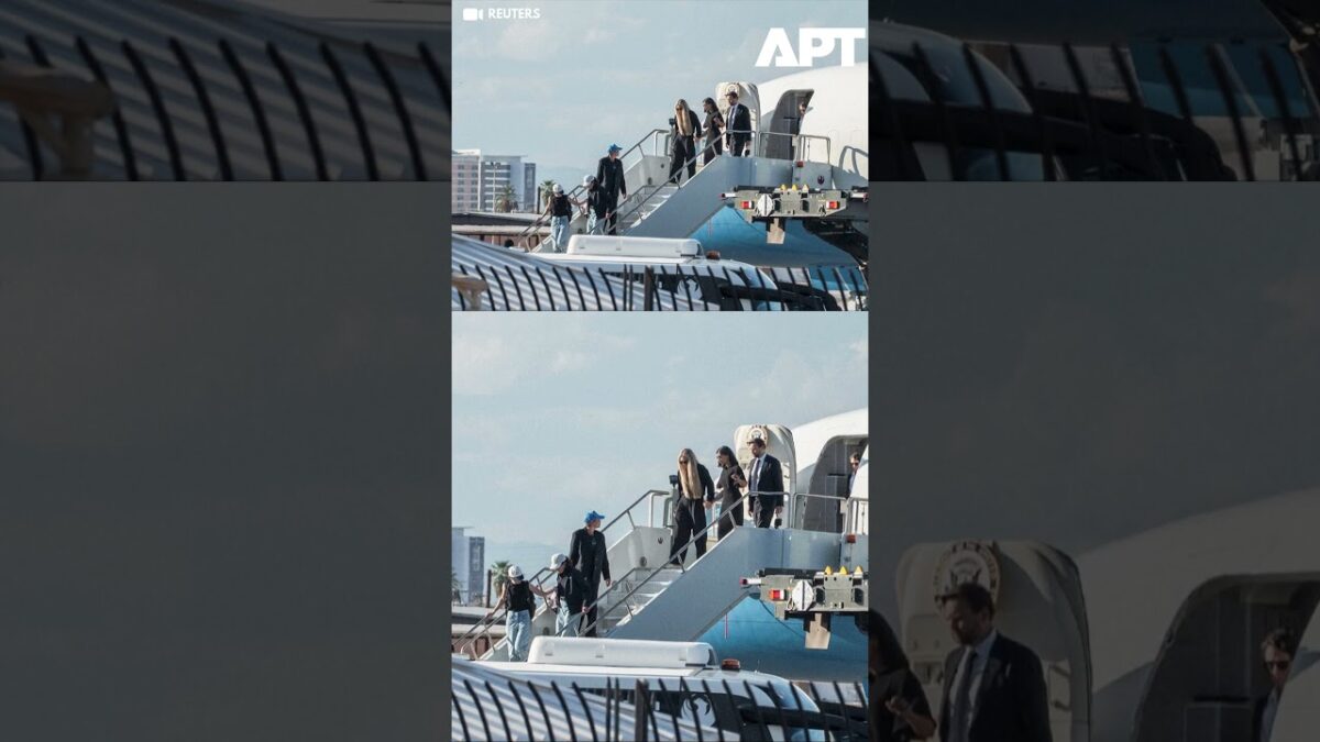 Viceprezident USA Vance prítomný pri príchode truhly Charlieho Kirka do Arizony. Viceprezident USA Vance prítomný pri príchode truhly Charlieho Kirka do Arizony.