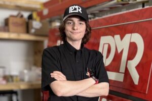 Zoznámte sa s 23-ročným elektrikárom, ktorý bol „dobrý študent“, no ...