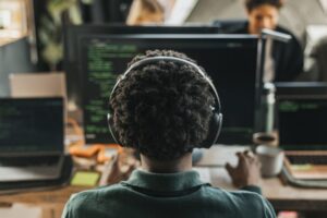 AI inžinieri sú nasadzovaní ako konzultanti a zarábajú 900 dolárov za hodinu.