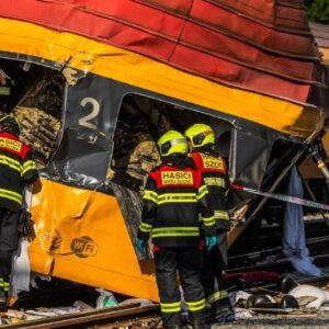 Klasickými nožnicami to strihať nešlo. Najhorší čelný stret vlakov v Česku očami...