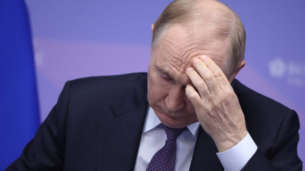 Ruská centrálna banka odhaľuje pokles HDP, čo je znakom toho, že Putinova vojnová ekonomika je v recesii.