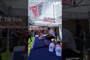 Charlie Kirk mŕtvy – Trump oznamuje: Sledujte posledné momenty pred streľb...