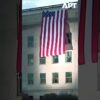 Pentagon si uctieva 9/11 poctou vlajkami.