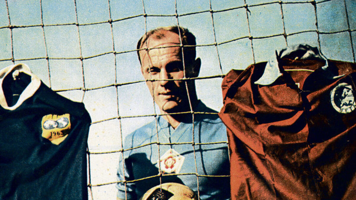 Z futbalistu storočia nikdy nemal byť veľký hráč. Kým Eusébio sedel v lóži, Popluhár zbieral v šatni dresy. Bral to s pokorou.