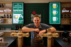 História a vášeň v pollitri. V Prahe sa pivo mení na zážitok a spája ľudí i príb...