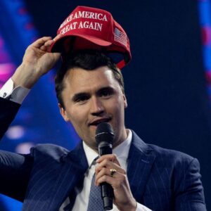 USA: Trump tvrdí, že Charlie Kirk je podozrivý „vo väzbe“ po tom, čo ho „niekto ...