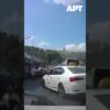 Dashcam zachytila útek ľudí po streľbe v Jeruzaleme.