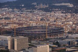 Slávny Nou Camp ako diaľnica do Košíc. Otvorenie v nedohľadne, Barcelona prichád...