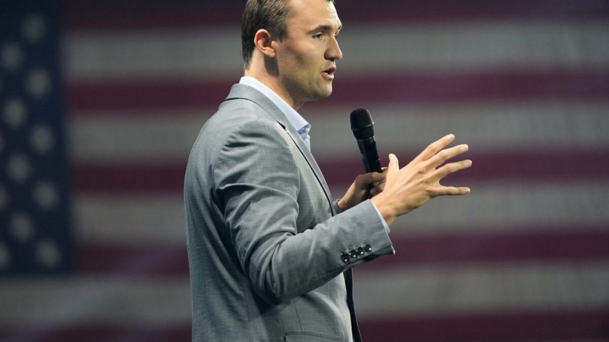 Sociálne siete prevalcovali staré médiá ako zdroj správy o krvavom videu atentátu na Charlieho Kirka.