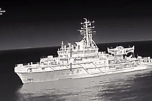 Ukrajinský dron presne zasiahol. Video ukazuje, ako Rusi odpísali loď za 1,3 mil...