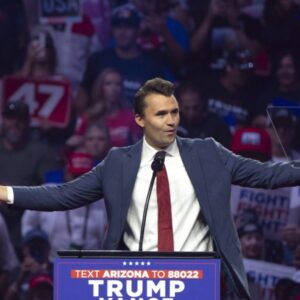 Charlie Kirk sa vo veku 31 rokov vypracoval z vysokoškolského študenta, ktorý ne...