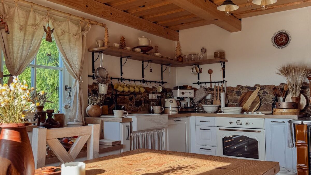 Chalupa uprostred lesa namiesto auta. Nečakané rozhodnutie partnerom zmenilo život